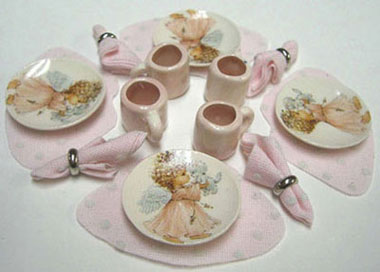 Dollhouse Miniature 4 Dinner Plates, Mugs, Placemats, Napkins